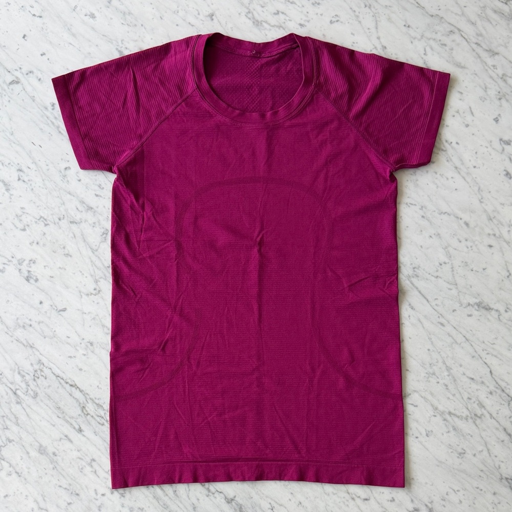 lululemon Swiftly Tech Fuchsia Short Sleeve Tee - Size 8